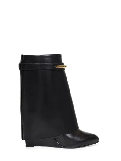 GIVENCHY 