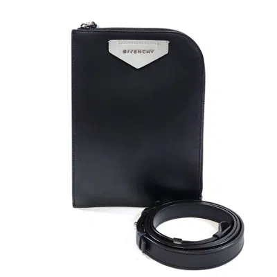 Pre-owned Givenchy Black Leather Shoulder Bag ()