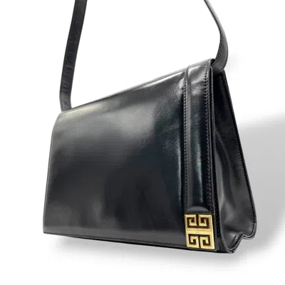 Pre-owned Givenchy Black Leather Shoulder Bag ()