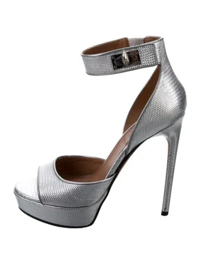 Pre-owned Givenchy Canvas Animal Print Pumps In Metallic/silver