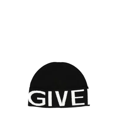 Givenchy Contrasting Logo Hat In Black