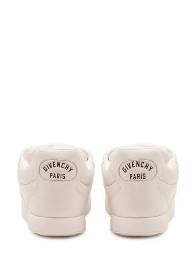Givenchy Elegant Androgynous Sneakers In White