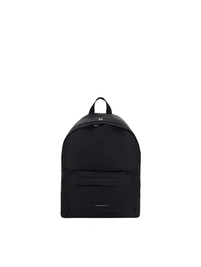 Givenchy Essential U Backpack In Black