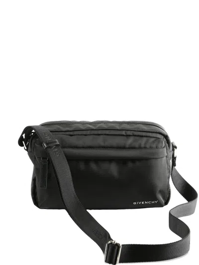 Givenchy Essential U Shoulder Bag In Black