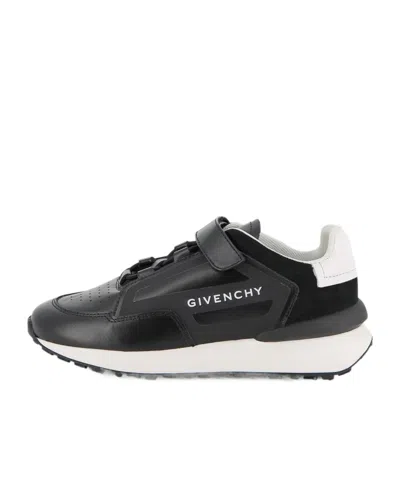 Givenchy Giv Logo Trainers Jn62 In Transparent