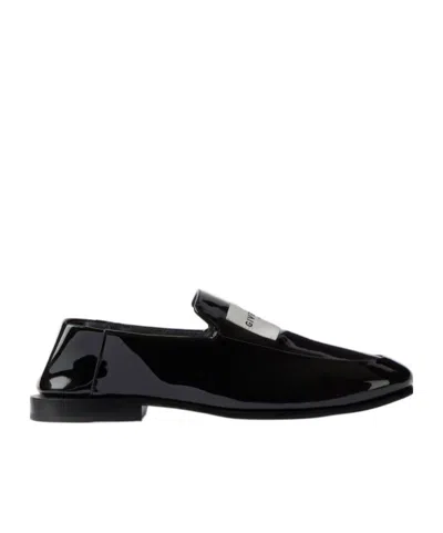 Givenchy Label Loafers In Patent Leather In Black