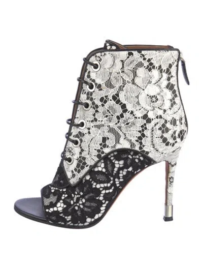 Pre-owned Givenchy Lace Lace Pattern Pumps In White