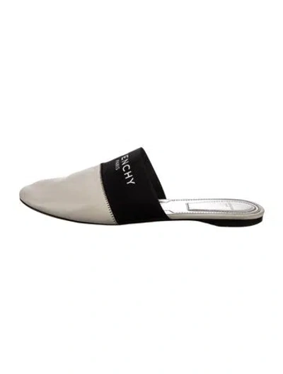 Pre-owned Givenchy Leather Colorblock Pattern Mules In White