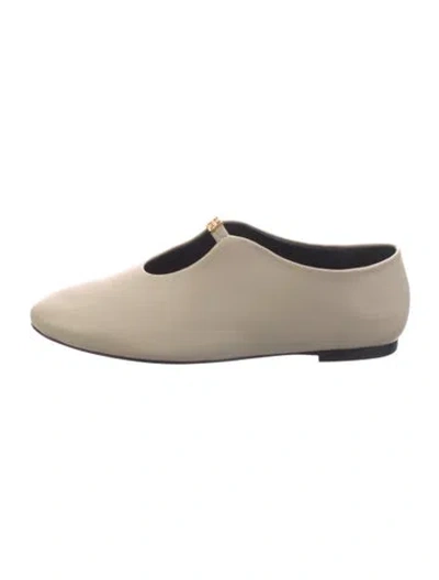 Pre-owned Givenchy Leather Flats In Neutral
