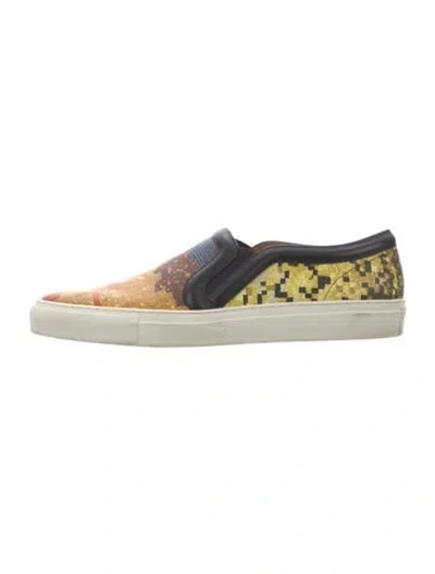 Pre-owned Givenchy Leather Graphic Print Flats In Black/gold