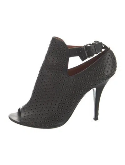 Pre-owned Givenchy Leather Lasercut Accents Pumps In Black