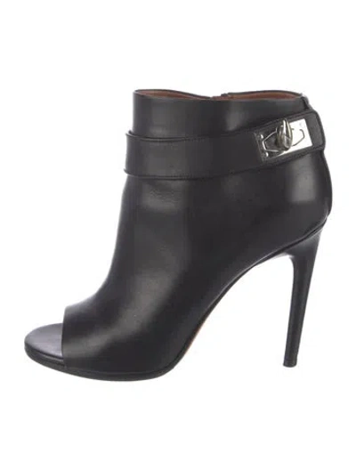 Pre-owned Givenchy Leather Pumps In Black