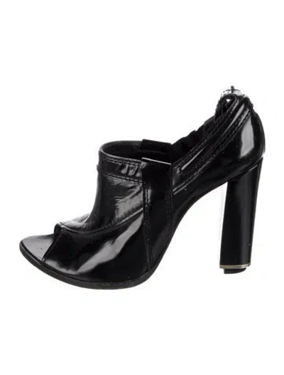 Pre-owned Givenchy Leather Pumps In Black