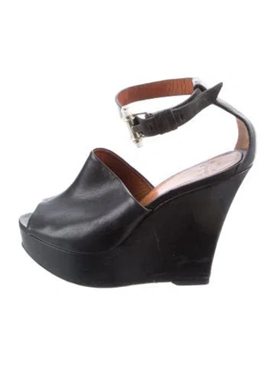 Pre-owned Givenchy Leather Pumps In Black