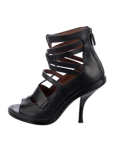 Pre-owned Givenchy Leather Pumps In Black