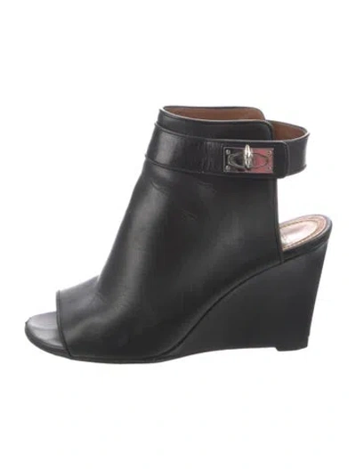 Pre-owned Givenchy Leather Pumps In Black