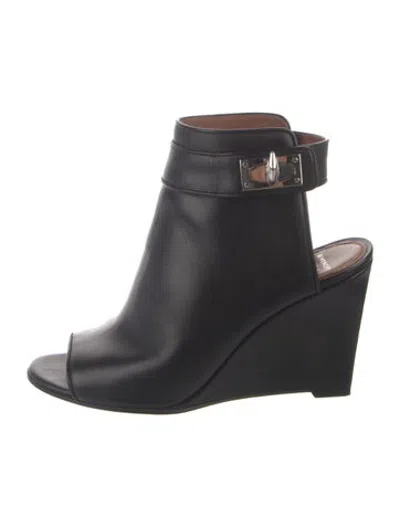 Pre-owned Givenchy Leather Pumps In Black