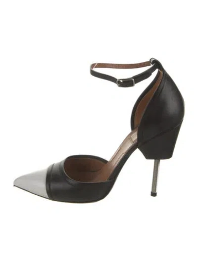 Pre-owned Givenchy Leather Pumps In Black/white