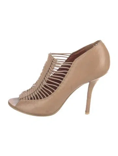 Pre-owned Givenchy Leather Pumps In Neutral