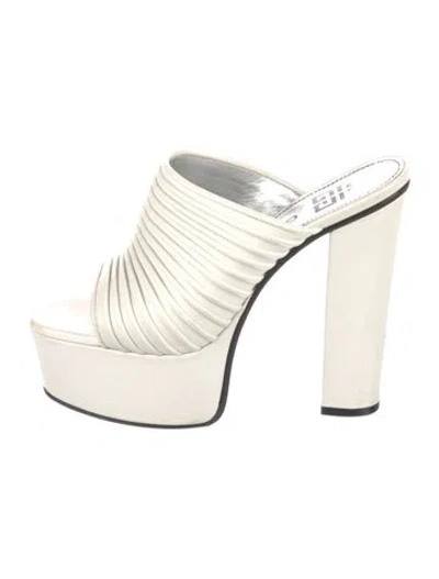 Pre-owned Givenchy Leather Slides In White