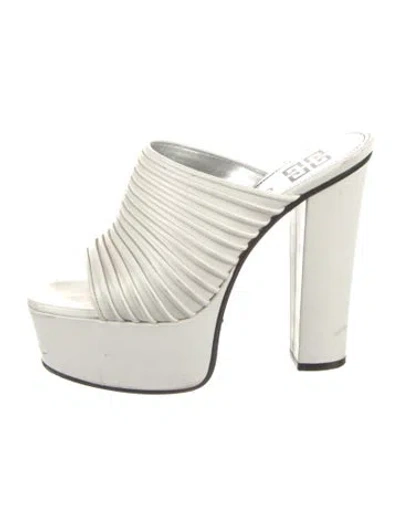 Pre-owned Givenchy Leather Slides In White