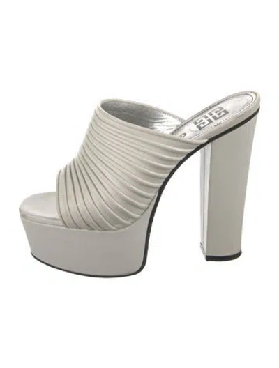 Pre-owned Givenchy Leather Slides In White
