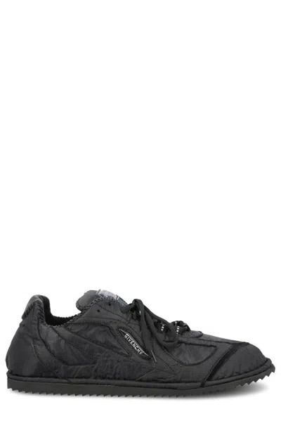 Givenchy Logo Patch Low-top Sneakers In Black