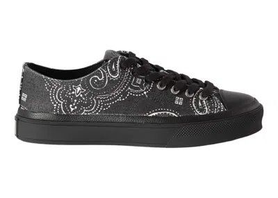 Pre-owned Givenchy Men's  City Lowtop In 4g Bandana Sneakers In Black/white