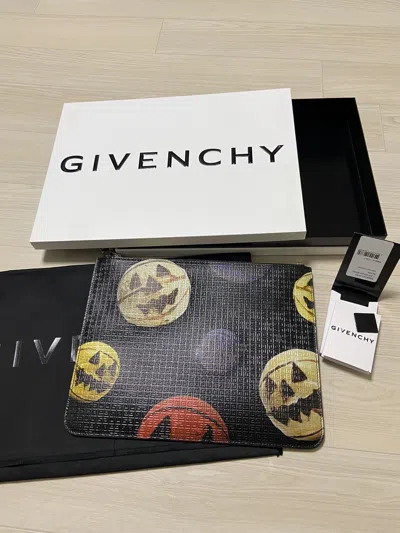 Pre-owned Givenchy Os  Ss22 4g Pumpkin Clutch Bag In Black