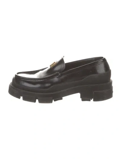 Pre-owned Givenchy Patent Leather Pumps In Black