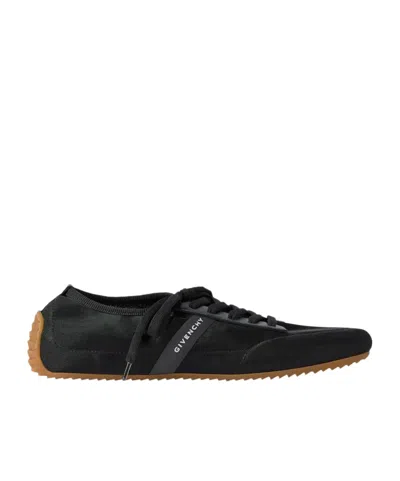 Givenchy Round Toe Sneakers In Black