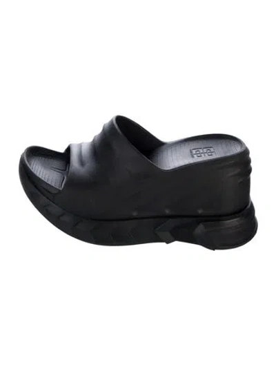Pre-owned Givenchy Rubber Slides In Black
