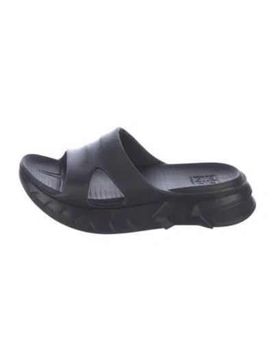Pre-owned Givenchy Rubber Slides In Black
