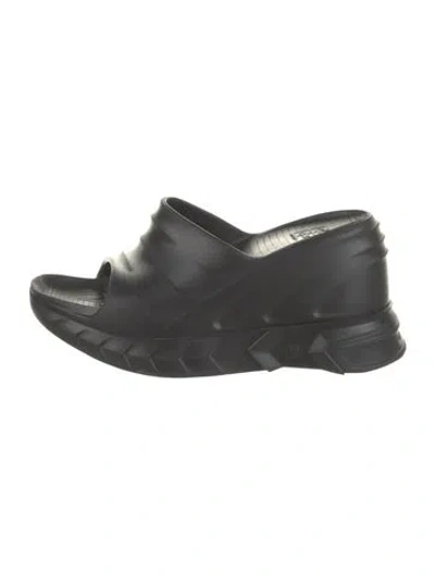 Pre-owned Givenchy Rubber Slides In Black