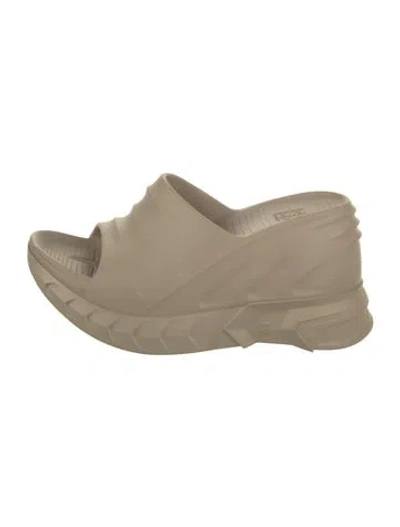 Pre-owned Givenchy Rubber Slides In Neutrals