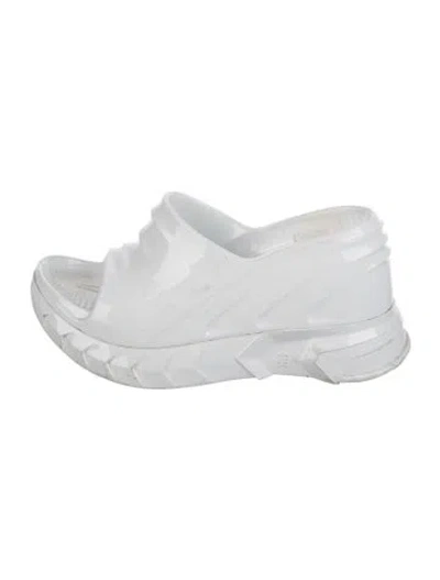 Pre-owned Givenchy Rubber Slides In White