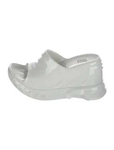 Pre-owned Givenchy Rubber Slides In White
