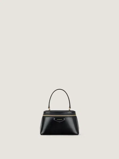 Givenchy Shoulder Bag In Black