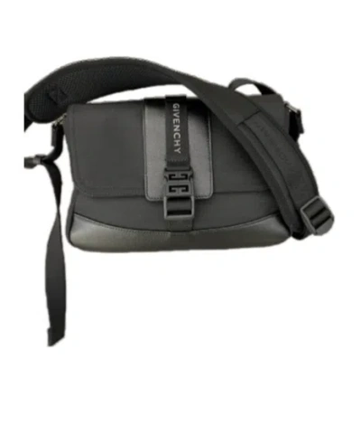 Givenchy Flip Shoulder Bag In Black