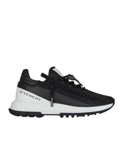Givenchy Spectre Low-cut Sneakers In Black/white