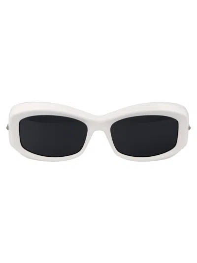 Givenchy Sunglasses In 21a White / Smoke