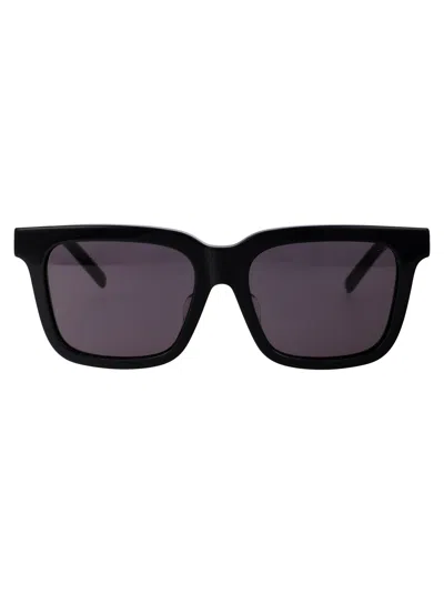 Givenchy Gv Day Sunglasses In 01a Shiny Black / Smoke