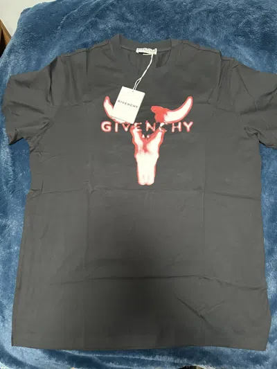 Pre-owned Givenchy Tee In Black