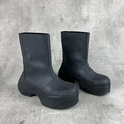 Pre-owned Givenchy Tk Show Rubber Boots In Black