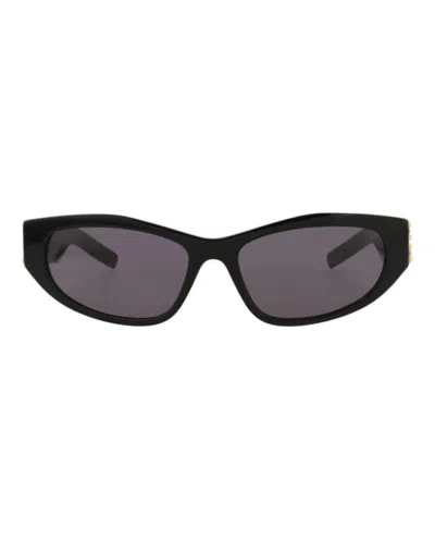 Pre-owned Givenchy Women's  Cat Eyeframe Acetate Sunglasses In Black Black Smoke (gv40078i/56/01a)