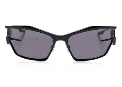 Pre-owned Givenchy Women's  Wraparound Frame Sunglasses In Black/smoke (gv40066u 01a)