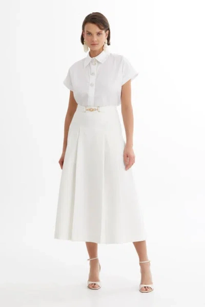 Gizia Ecru Pleated Skirt With Chain Accessory In White