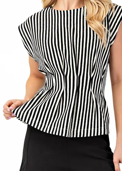 Glam Classic Contrast Pleated Top In Black/white