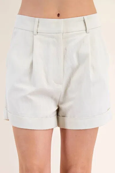 Glam Coastal Crisp Pleated Shorts In Cream In White