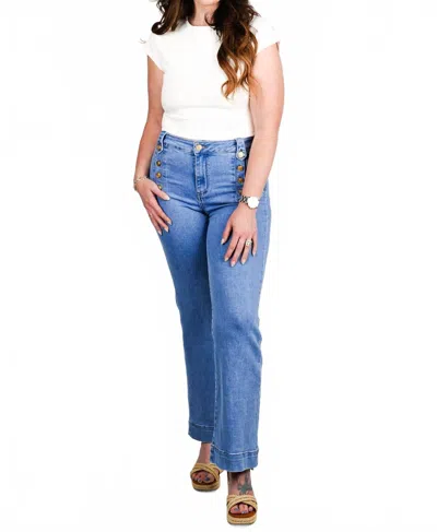 Glam Go-to Short Sleeve Tee In White In Red
